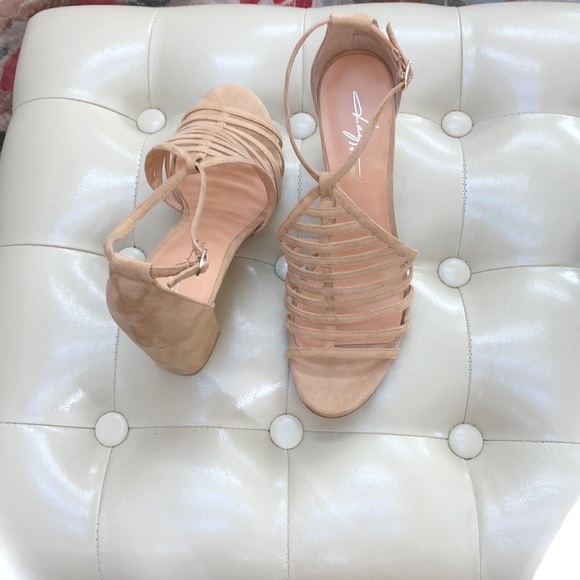 Daya by Zendaya block heel sandals, size 8. Tan - Picture 2 of 7